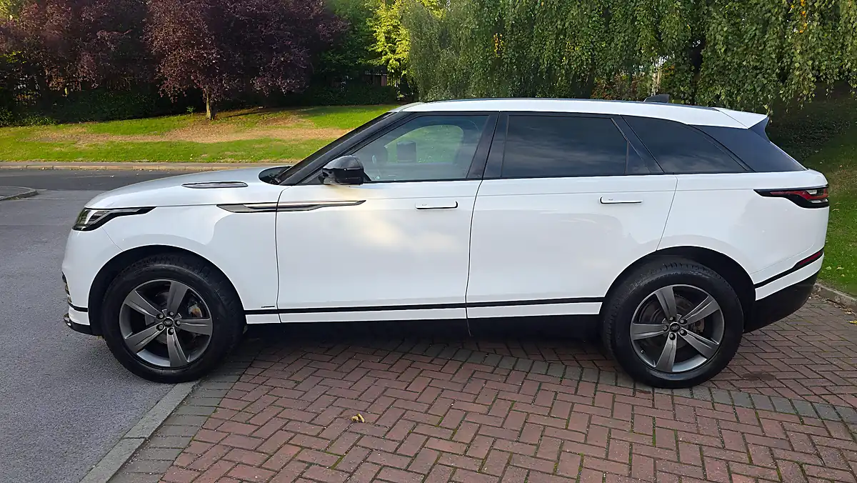 Used 2018 Land Rover Range Rover Velar R-Dynamic S White - Interior and Exterior details 10