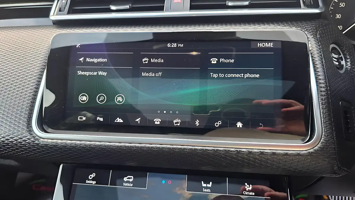 Used 2018 Land Rover Range Rover Velar R-Dynamic S White - Interior and Exterior details 15