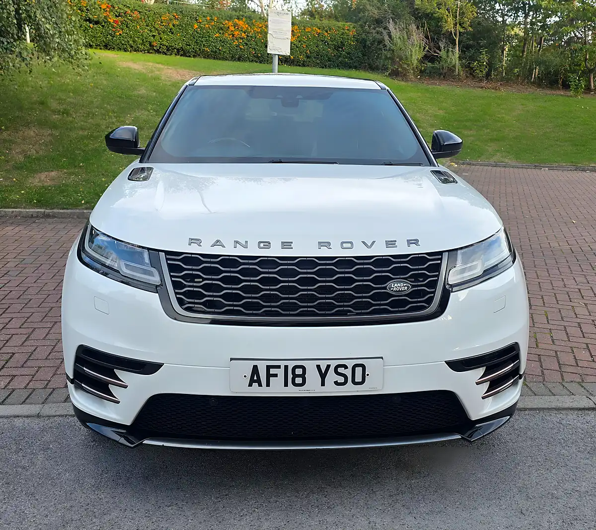Used 2018 Land Rover Range Rover Velar R-Dynamic S White - Interior and Exterior details 3