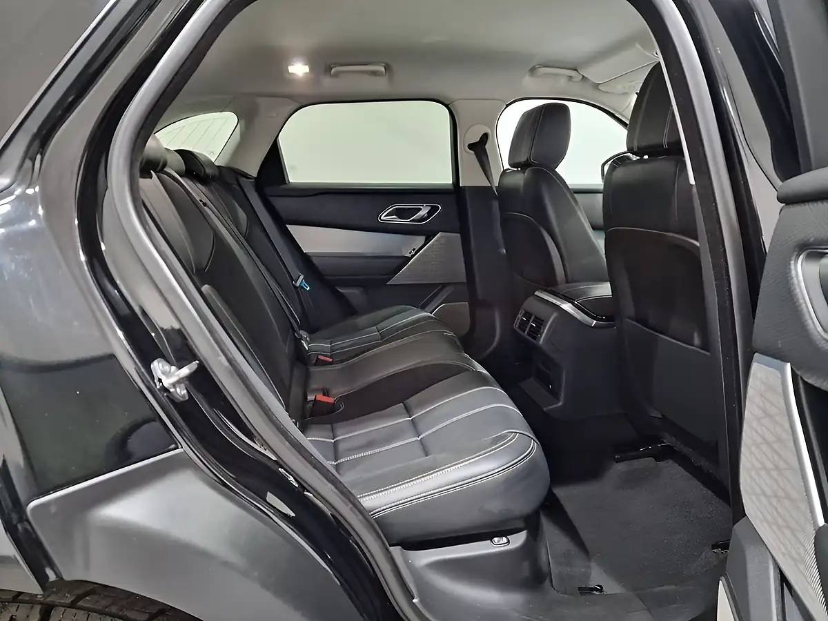 Used 2018 Land Rover Range Rover Velar R-Dynamic Se Black - Interior and Exterior details 12