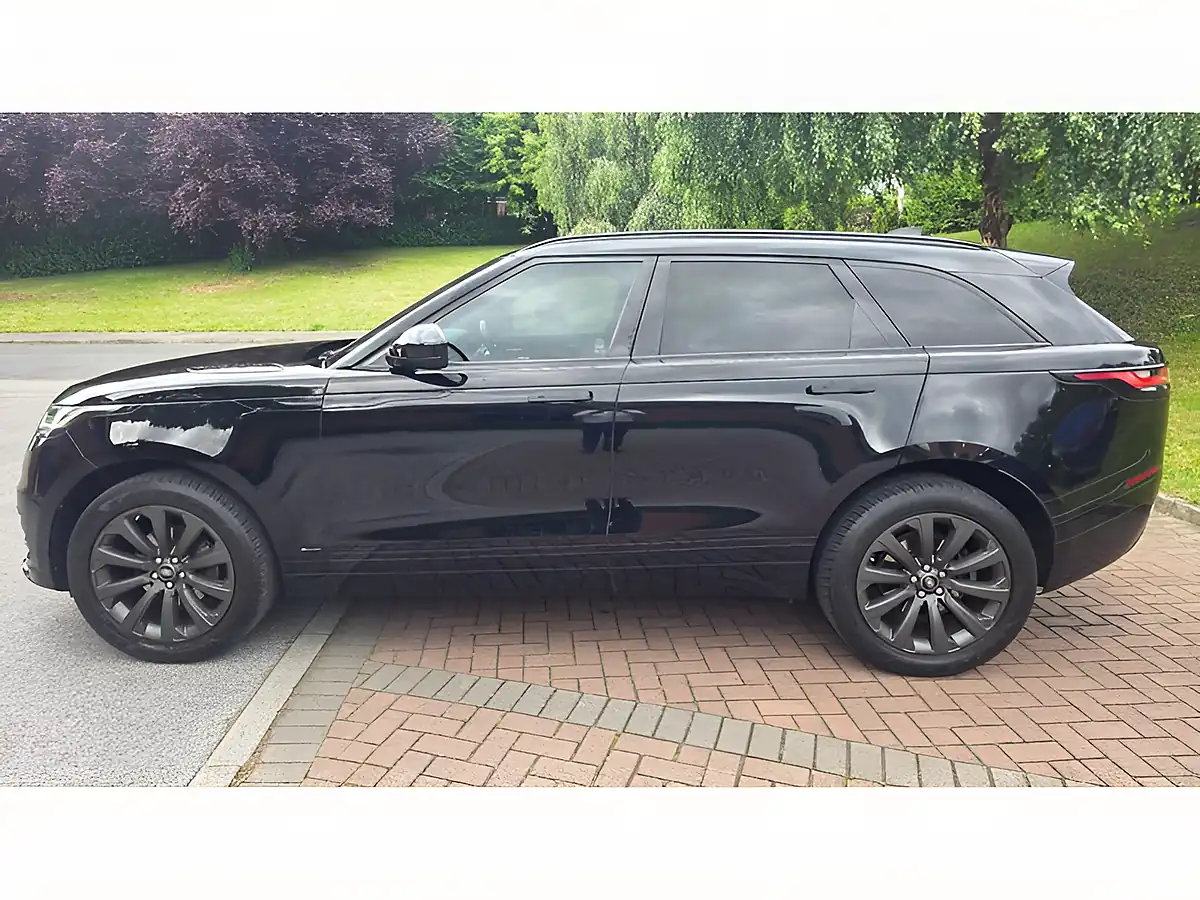 Used 2018 Land Rover Range Rover Velar R-Dynamic Se Black - Interior and Exterior details 14