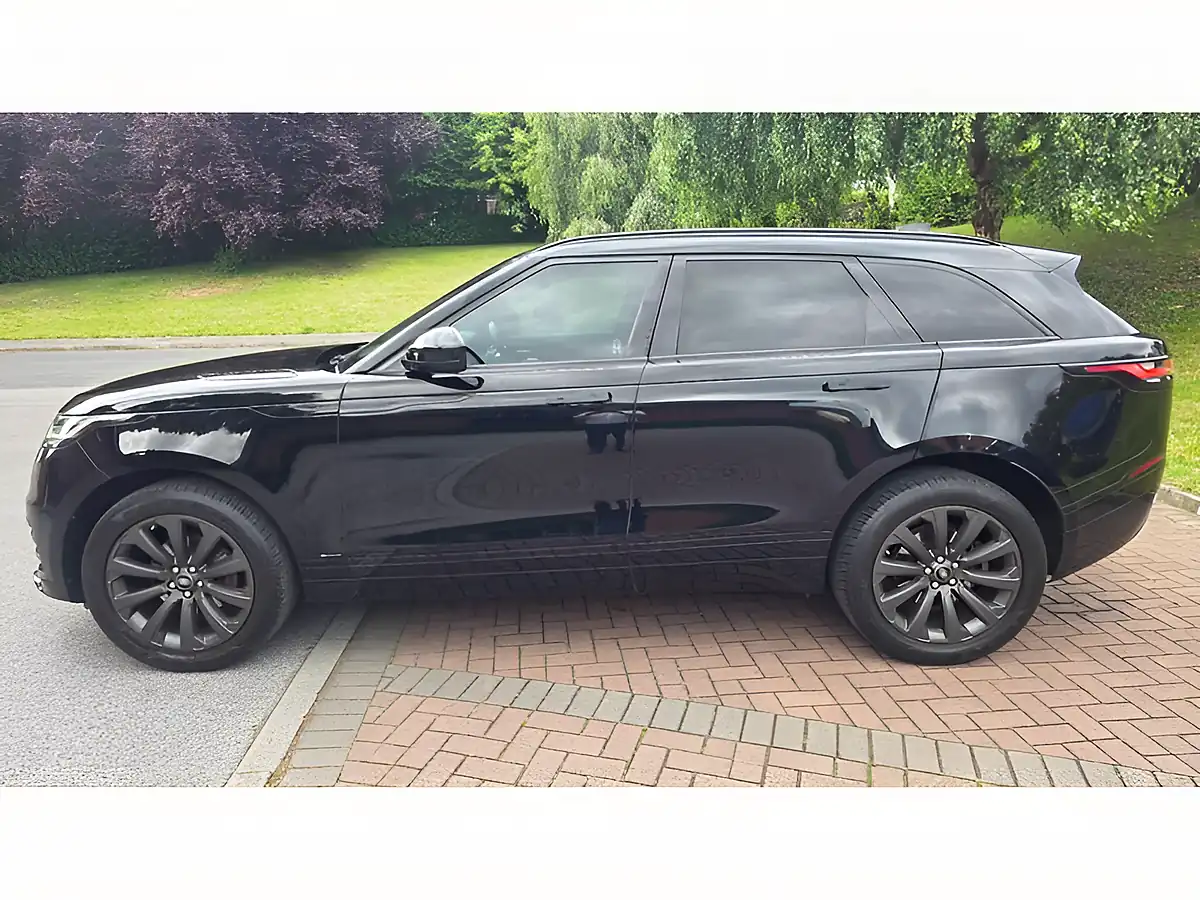 Used 2018 Land Rover Range Rover Velar R-Dynamic Se Black - Interior and Exterior details 16