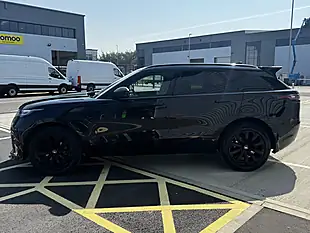 Used 2018 Land Rover Range Rover Velar R-Dynamic Se Black - Interior and Exterior details 7