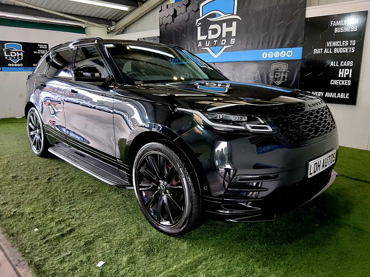 Used 2018 Land Rover Range Rover Velar R-Dynamic Se Black - Front View