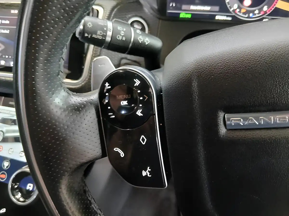 Used 2018 Land Rover Range Rover Velar R-Dynamic Se Black - Interior and Exterior details 13
