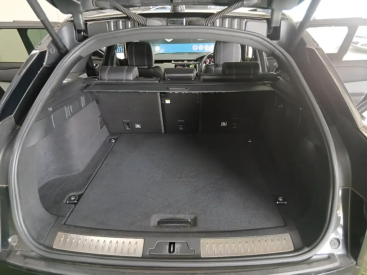 Used 2018 Land Rover Range Rover Velar R-Dynamic Se Black - Interior and Exterior details 20