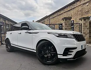 Used 2018 Land Rover Range Rover Velar R-Dynamic Se Fuji White - Interior and Exterior details 10