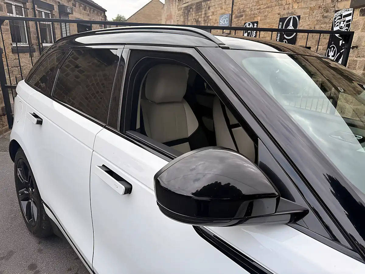 Used 2018 Land Rover Range Rover Velar R-Dynamic Se Fuji White - Interior and Exterior details 11