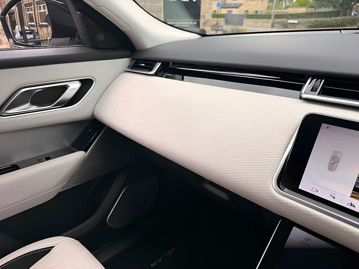 Used 2018 Land Rover Range Rover Velar R-Dynamic Se Fuji White - Interior and Exterior details 18