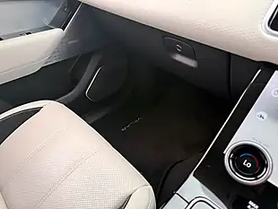 Used 2018 Land Rover Range Rover Velar R-Dynamic Se Fuji White - Interior and Exterior details 19