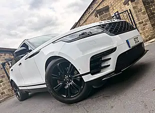 Used 2018 Land Rover Range Rover Velar R-Dynamic Se Fuji White - Interior and Exterior details 3