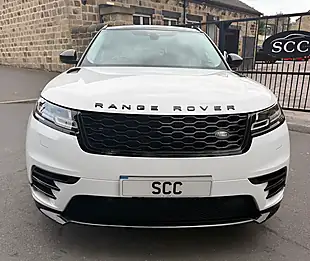 Used 2018 Land Rover Range Rover Velar R-Dynamic Se Fuji White - Interior and Exterior details 5