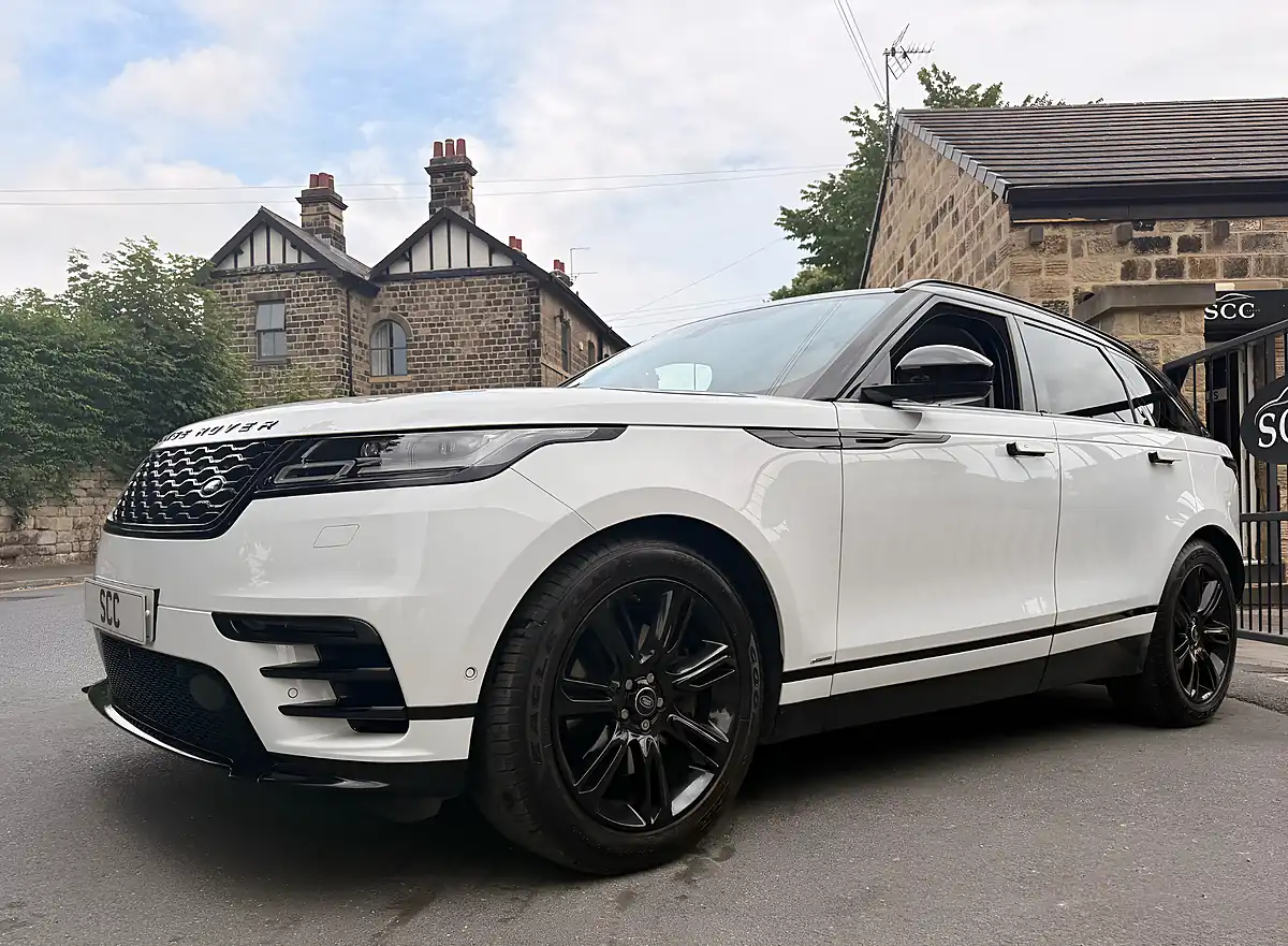 Used 2018 Land Rover Range Rover Velar R-Dynamic Se Fuji White - Interior and Exterior details 7