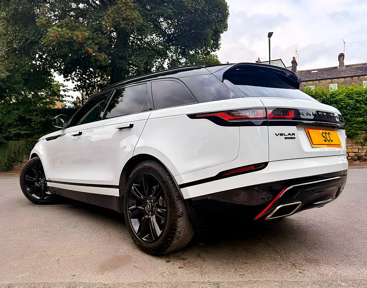 Used 2018 Land Rover Range Rover Velar R-Dynamic Se Fuji White - Interior and Exterior details 9