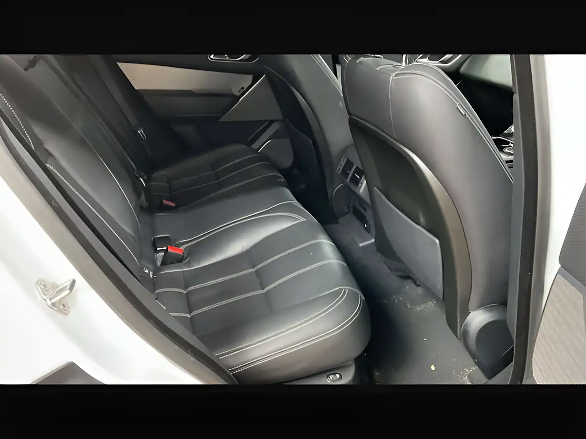 Used 2018 Land Rover Range Rover Velar R-Dynamic Se Fuji White - Interior and Exterior details 11