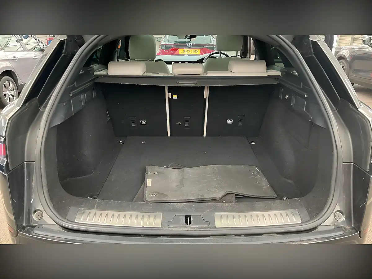 Used 2018 Land Rover Range Rover Velar R-Dynamic Se Grey - Interior and Exterior details 10