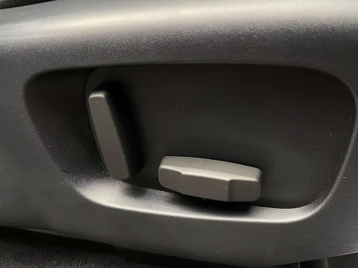 Used 2018 Land Rover Range Rover Velar R-Dynamic Se Grey - Interior and Exterior details 18
