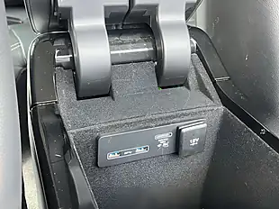Used 2018 Land Rover Range Rover Velar R-Dynamic Se Narvik Black - Interior and Exterior details 12