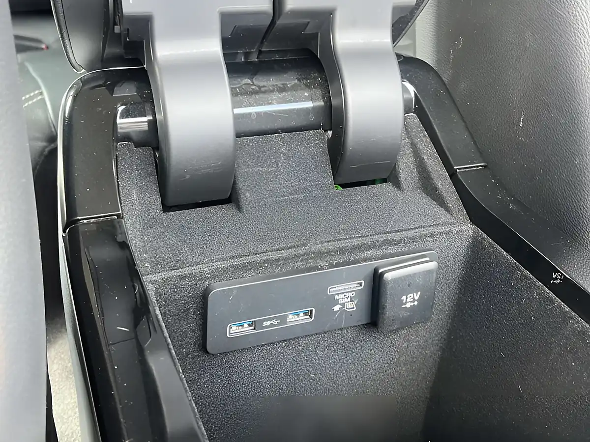 Used 2018 Land Rover Range Rover Velar R-Dynamic Se Narvik Black - Interior and Exterior details 12