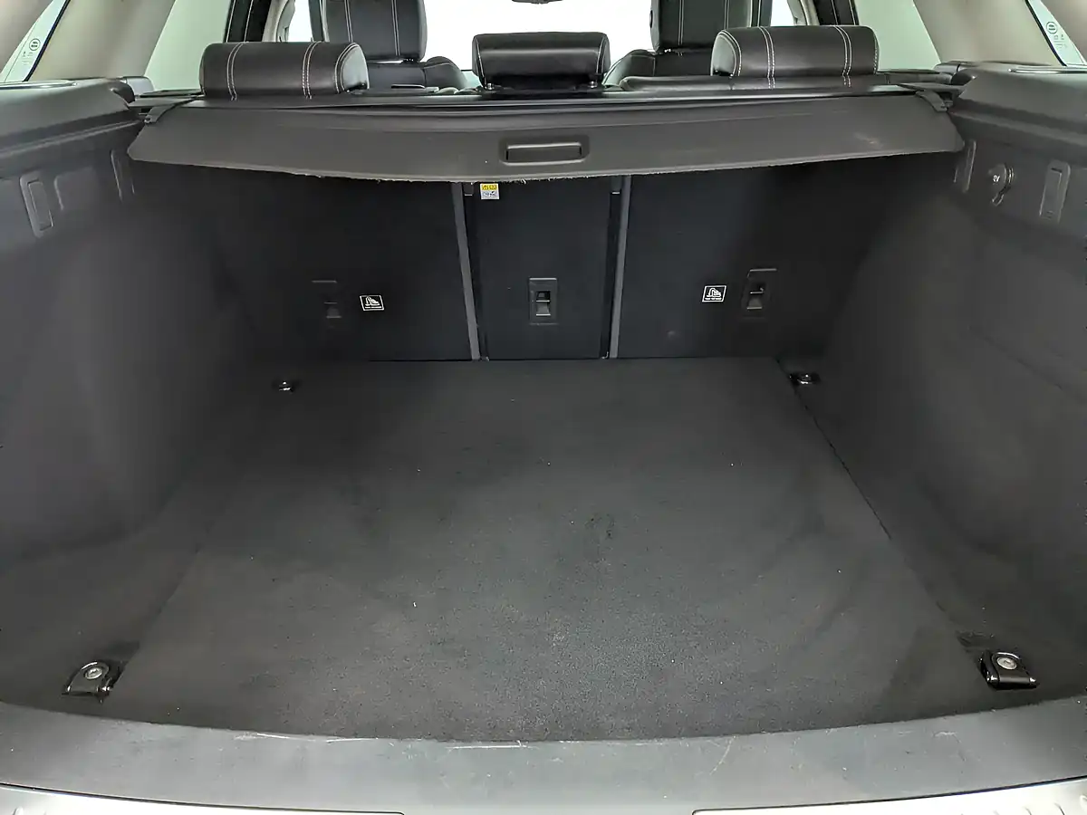 Used 2018 Land Rover Range Rover Velar R-Dynamic Se Narvik Black - Interior and Exterior details 10