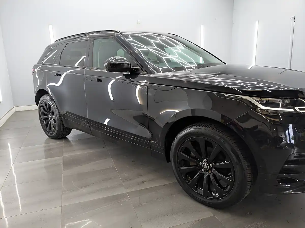 Used 2018 Land Rover Range Rover Velar R-Dynamic Se Narvik Black - Interior and Exterior details 4