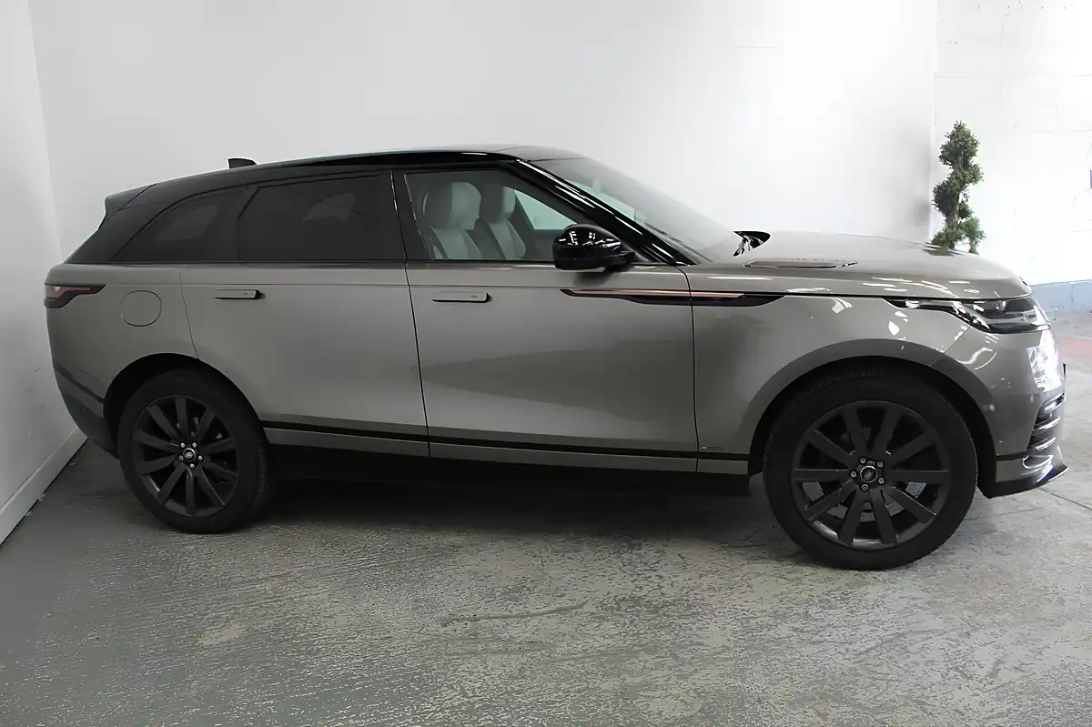 Used 2018 Land Rover Range Rover Velar R-Dynamic Se Silver - Interior and Exterior details 3
