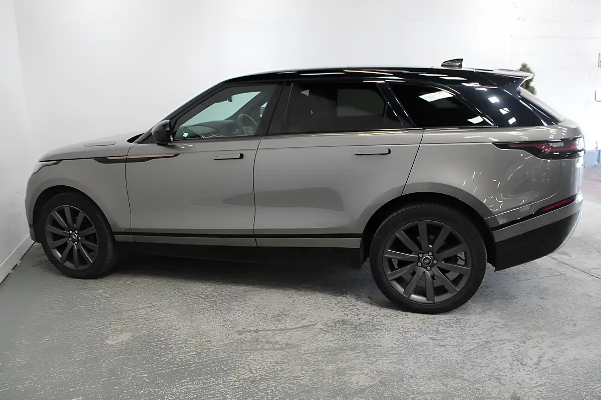 Used 2018 Land Rover Range Rover Velar R-Dynamic Se Silver - Interior and Exterior details 7
