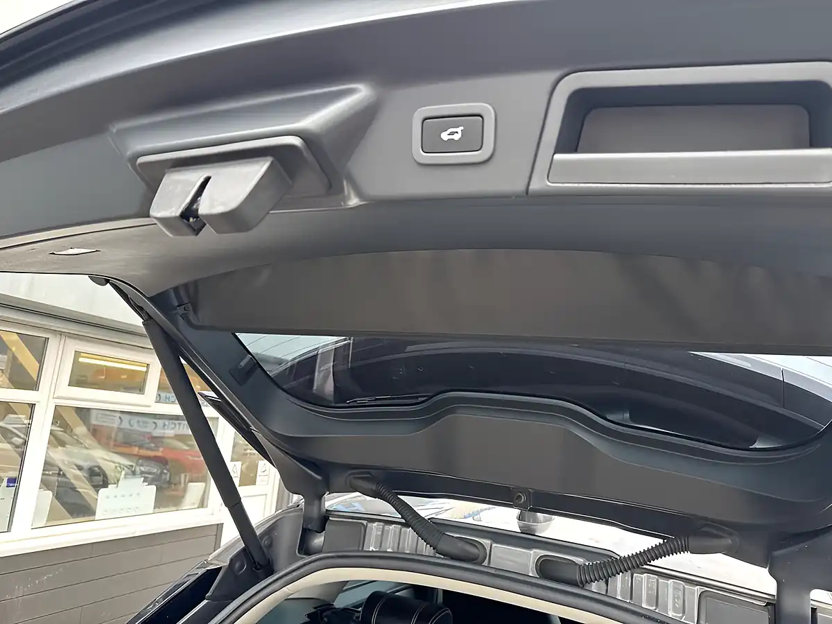 Used 2018 Land Rover Range Rover Velar S Grey - Interior and Exterior details 20