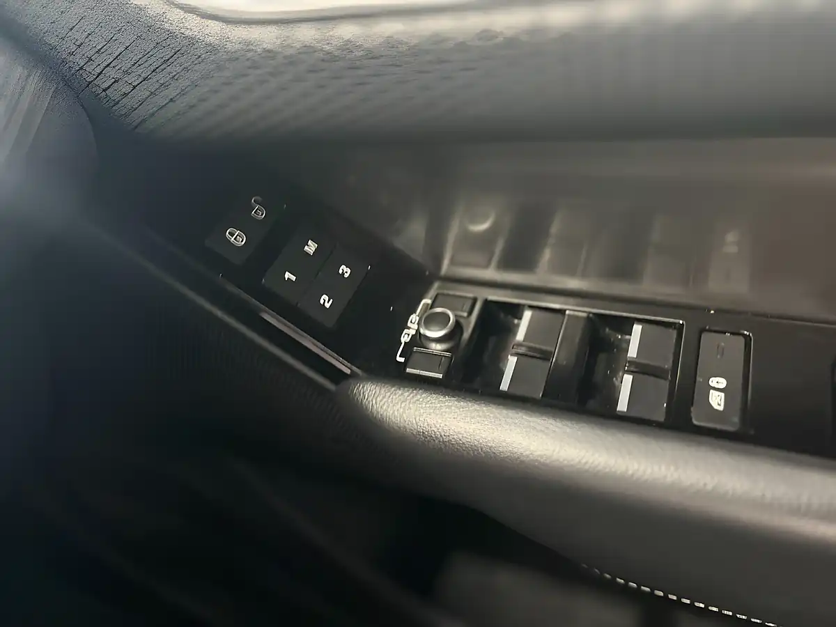 Used 2018 Land Rover Range Rover Velar S Grey - Interior and Exterior details 16