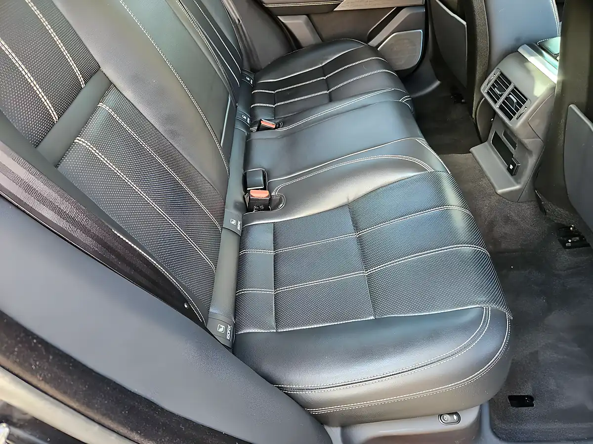 Used 2018 Land Rover Range Rover Velar Se Black - Interior and Exterior details 14