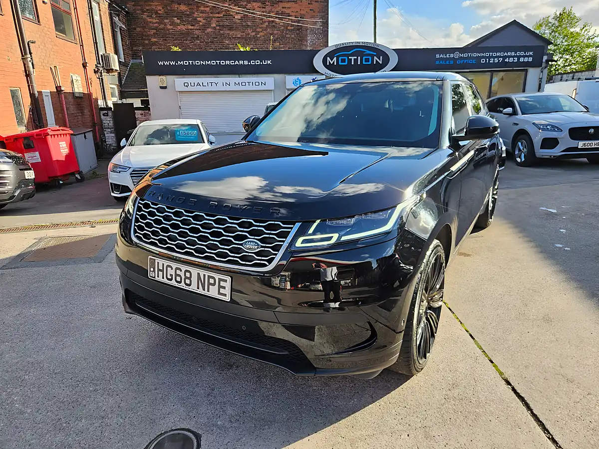 Used 2018 Land Rover Range Rover Velar Se Black - Interior and Exterior details 18