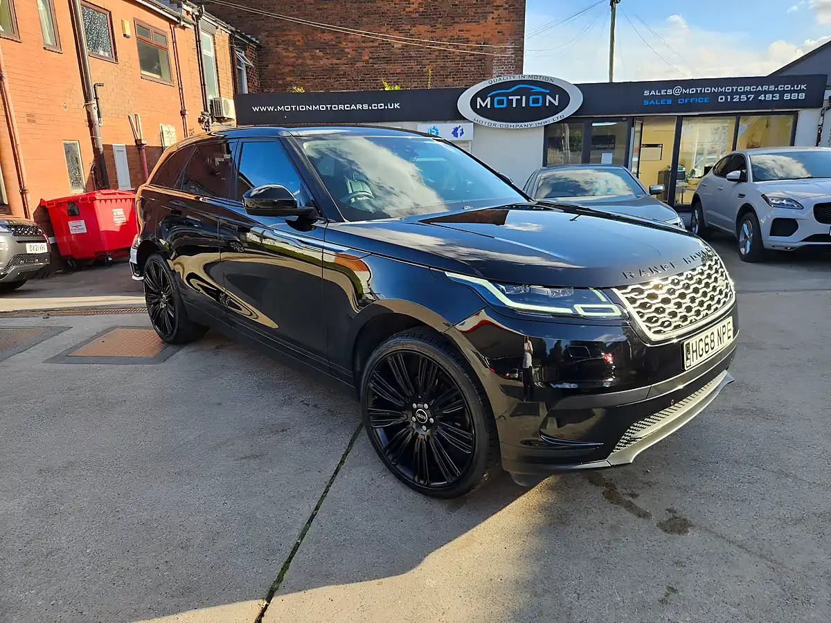 Used 2018 Land Rover Range Rover Velar Se Black - Interior and Exterior details 2