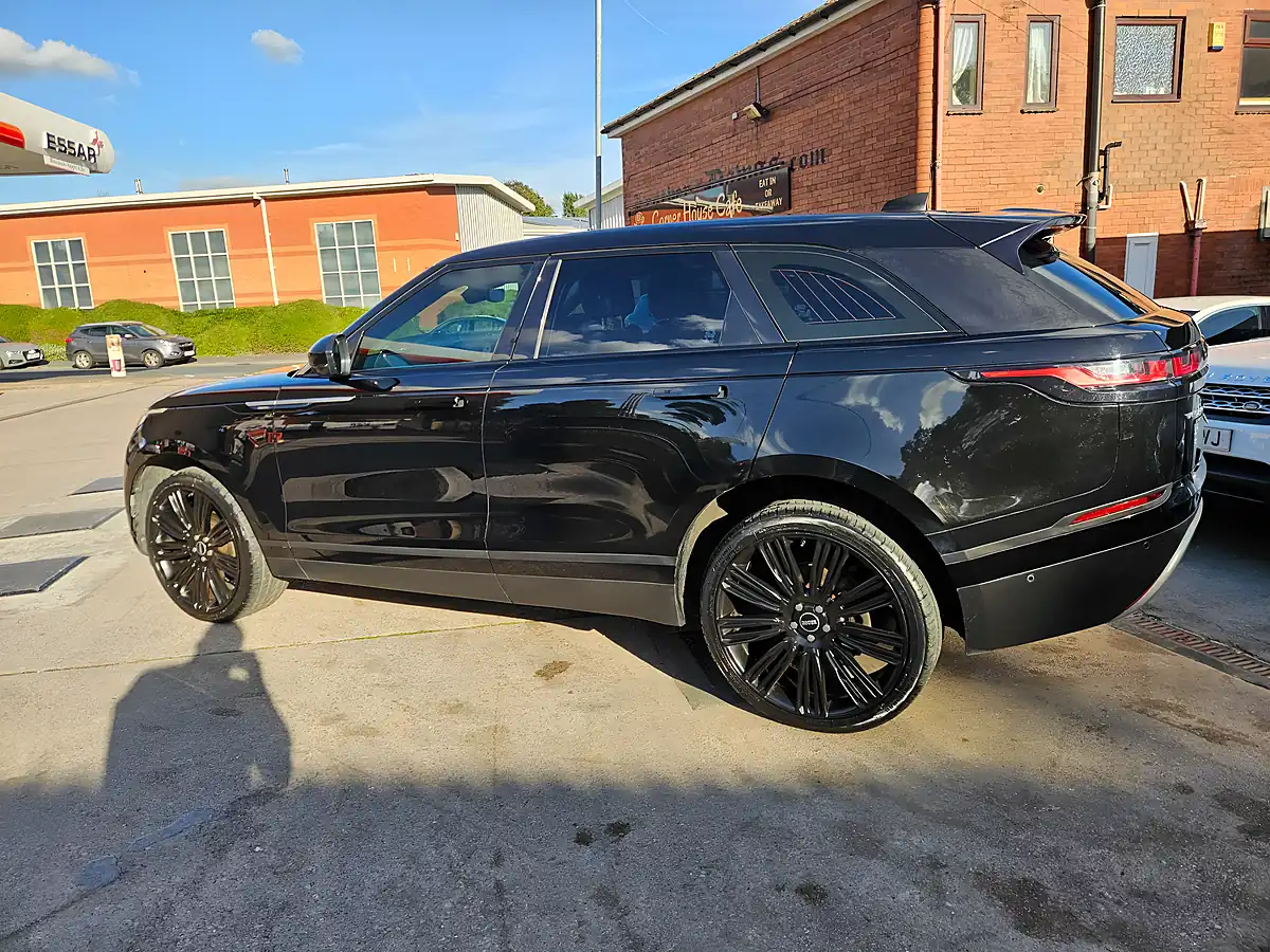 Used 2018 Land Rover Range Rover Velar Se Black - Interior and Exterior details 20