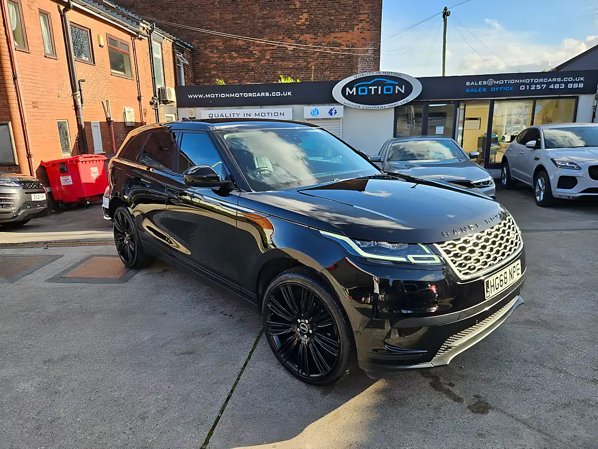 Used 2018 Land Rover Range Rover Velar Se Black - Interior and Exterior details 3