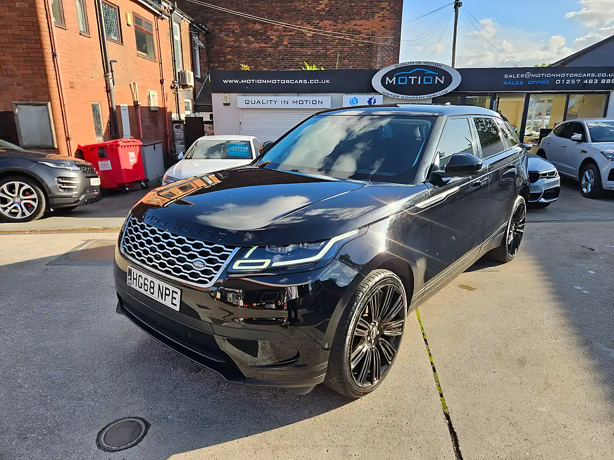 Used 2018 Land Rover Range Rover Velar Se Black - Interior and Exterior details 5