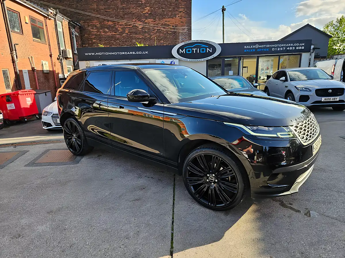 Used 2018 Land Rover Range Rover Velar Se Black - Interior and Exterior details 8