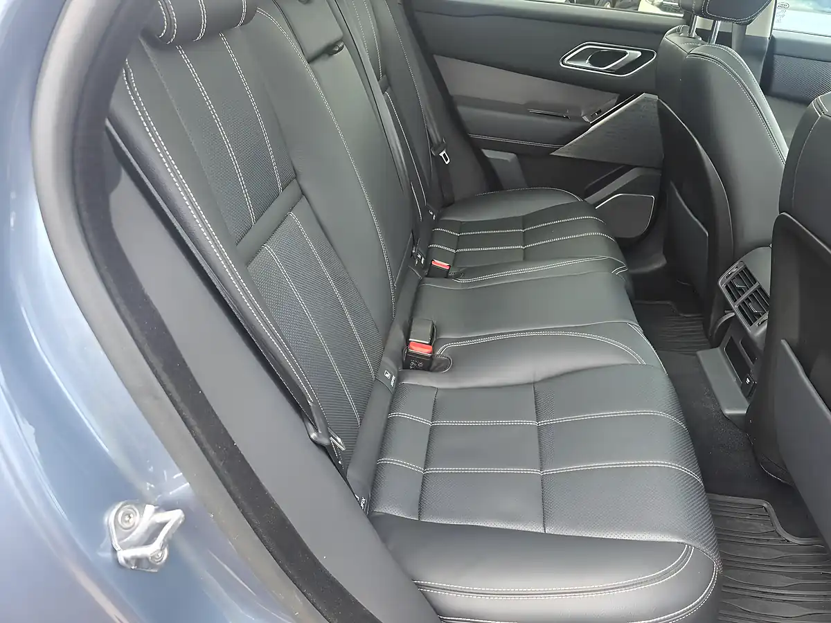 Used 2018 Land Rover Range Rover Velar Se Blue - Interior and Exterior details 13