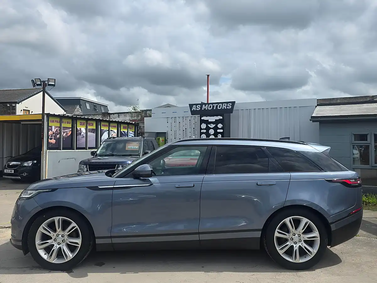 Used 2018 Land Rover Range Rover Velar Se Blue - Interior and Exterior details 4