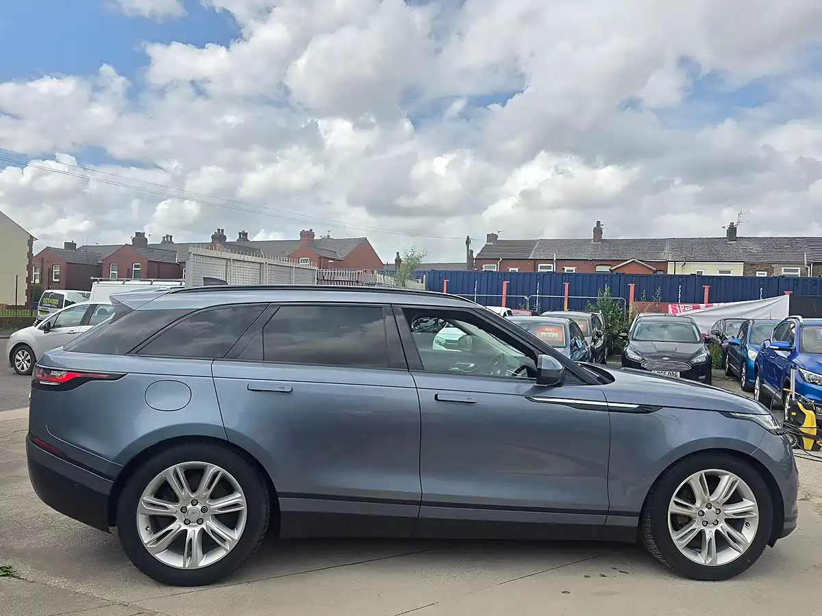 Used 2018 Land Rover Range Rover Velar Se Blue - Interior and Exterior details 8
