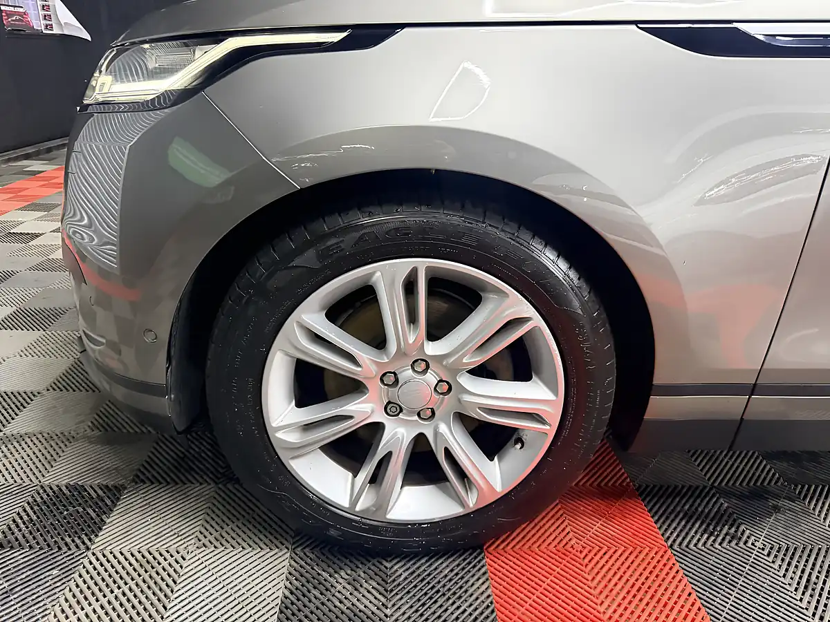 Used 2018 Land Rover Range Rover Velar Se Silver - Interior and Exterior details 14