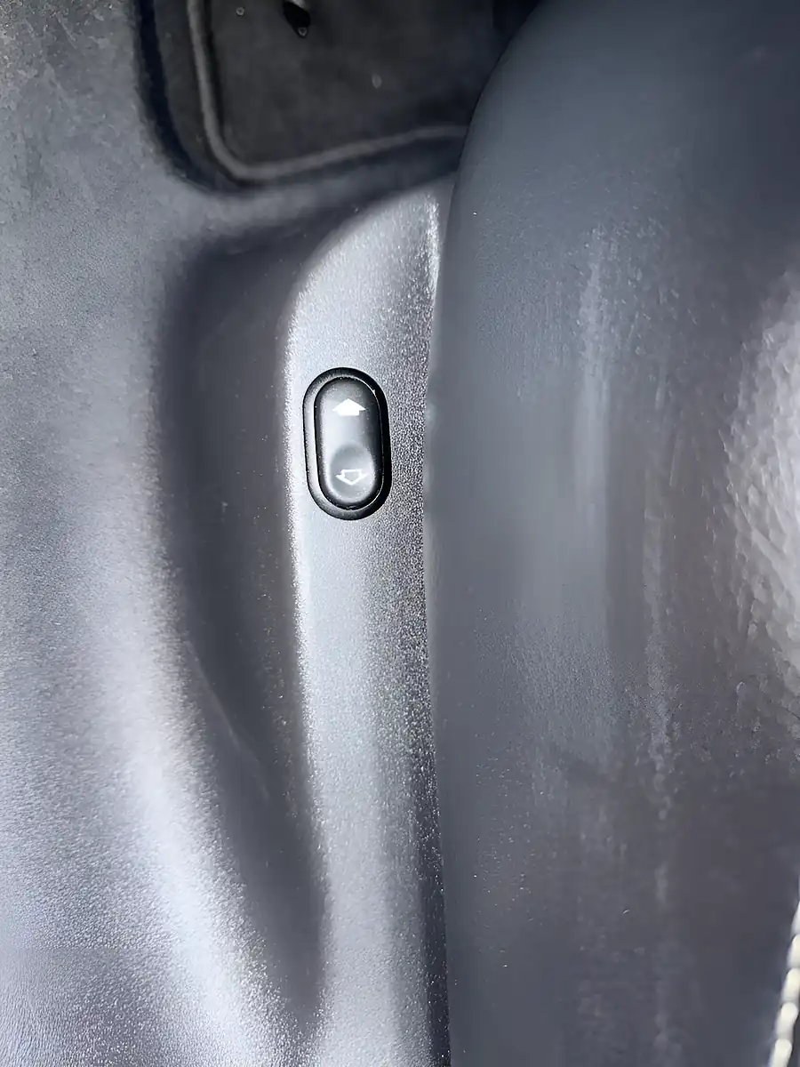 Used 2018 Land Rover Range Rover Velar Se Silver - Interior and Exterior details 17