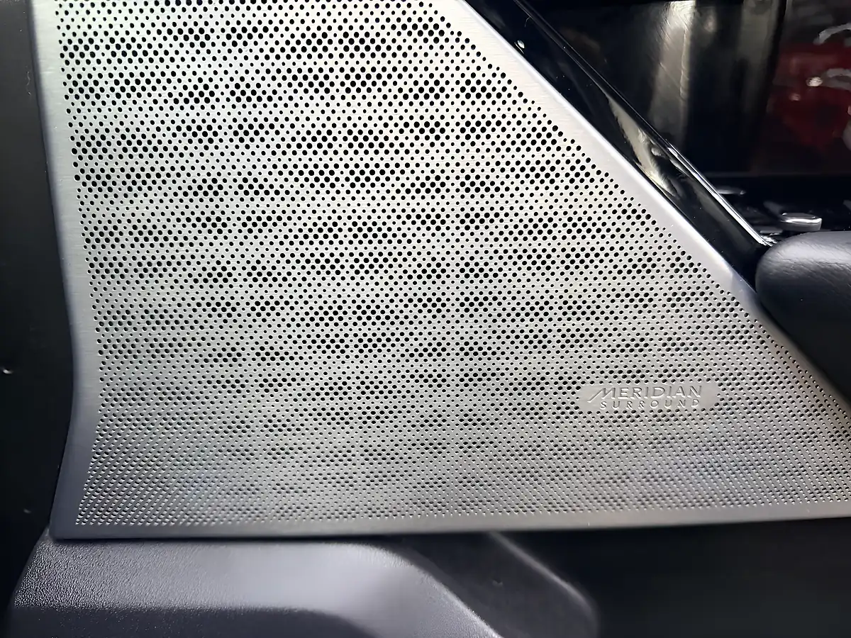 Used 2018 Land Rover Range Rover Velar Se Silver - Interior and Exterior details 19
