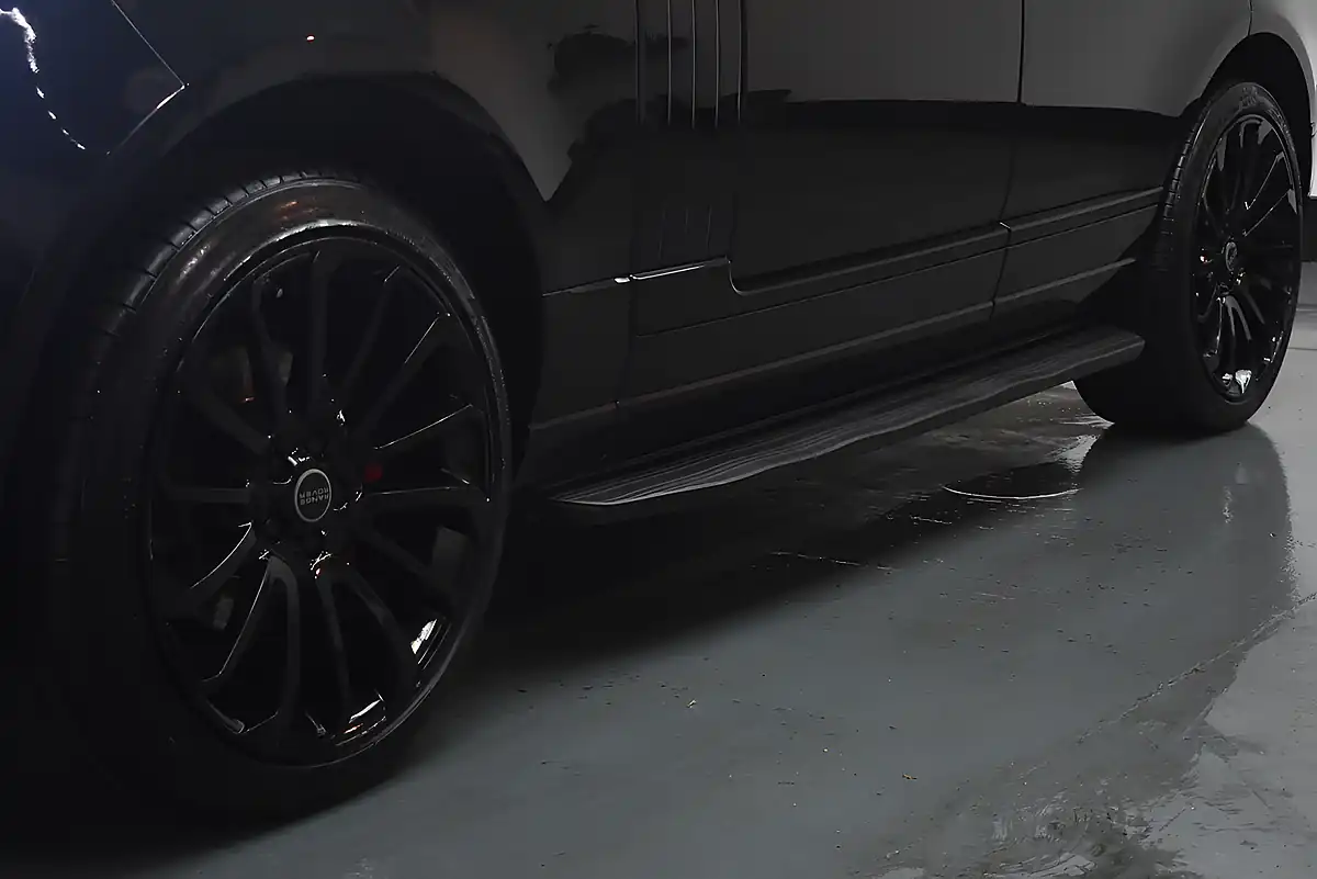 Used 2018 Land Rover Range Rover Vogue Black - Interior and Exterior details 7