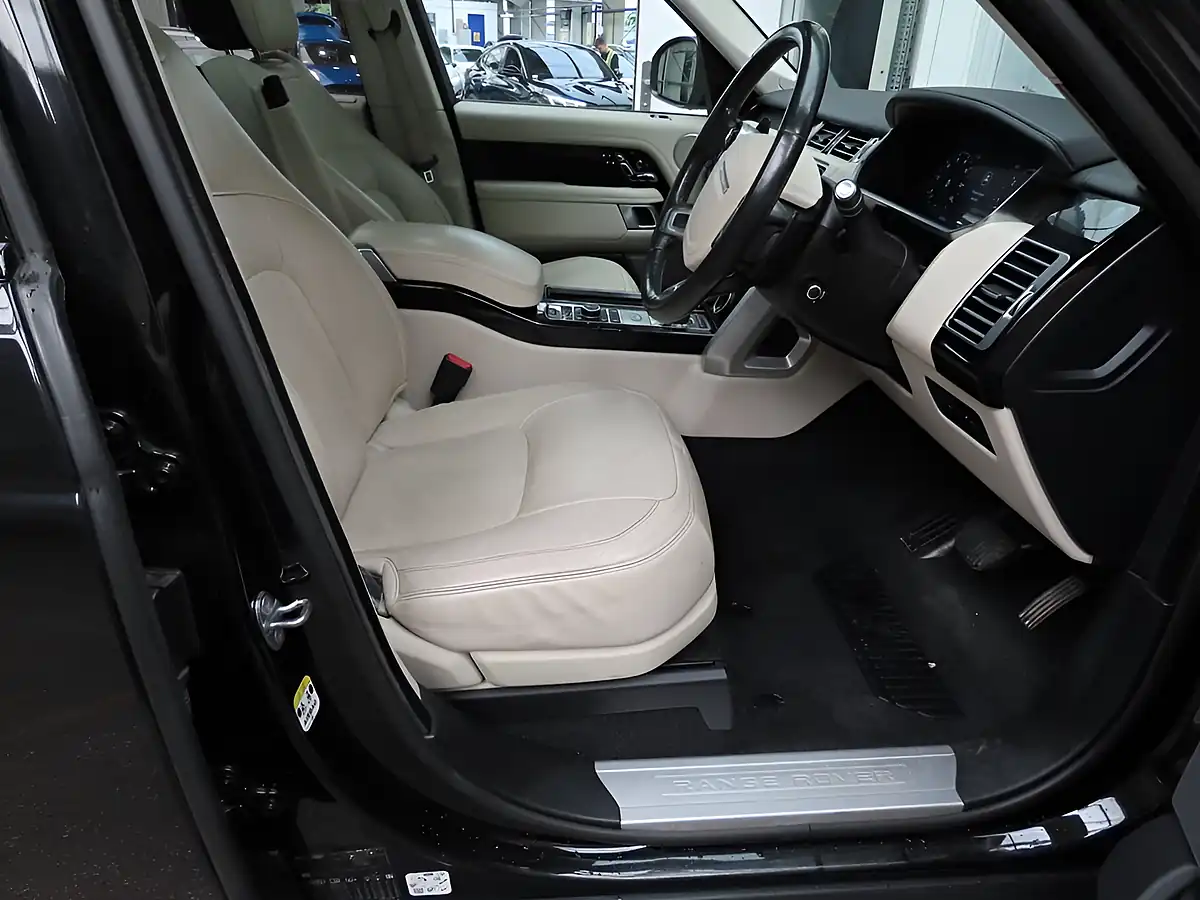 Used 2018 Land Rover Range Rover Vogue Black - Interior and Exterior details 5