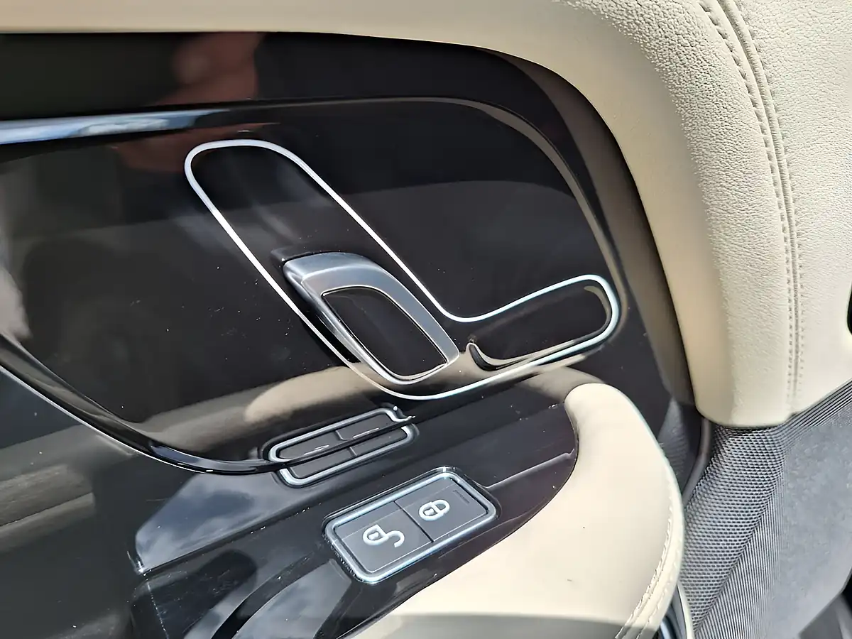 Used 2018 Land Rover Range Rover Vogue Grey - Interior and Exterior details 11