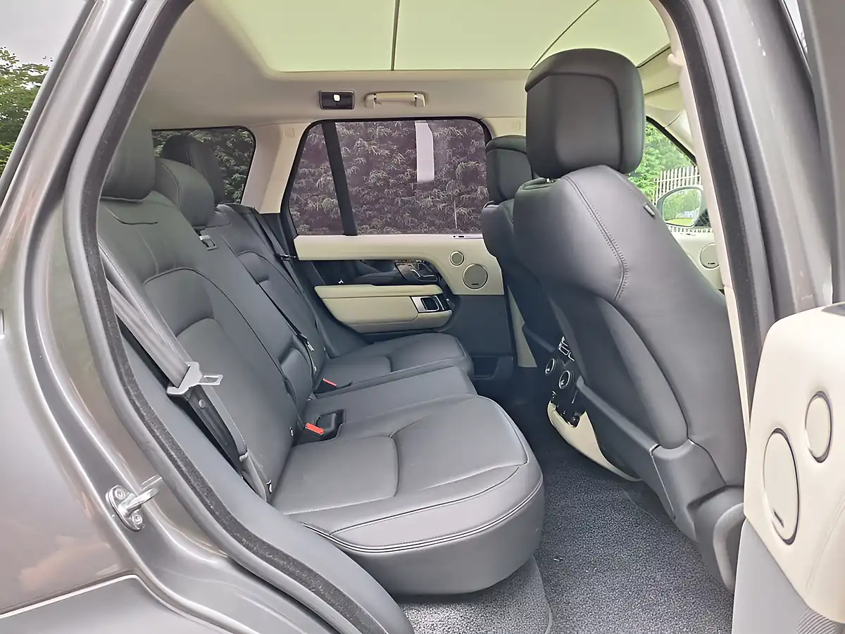 Used 2018 Land Rover Range Rover Vogue Grey - Interior and Exterior details 17