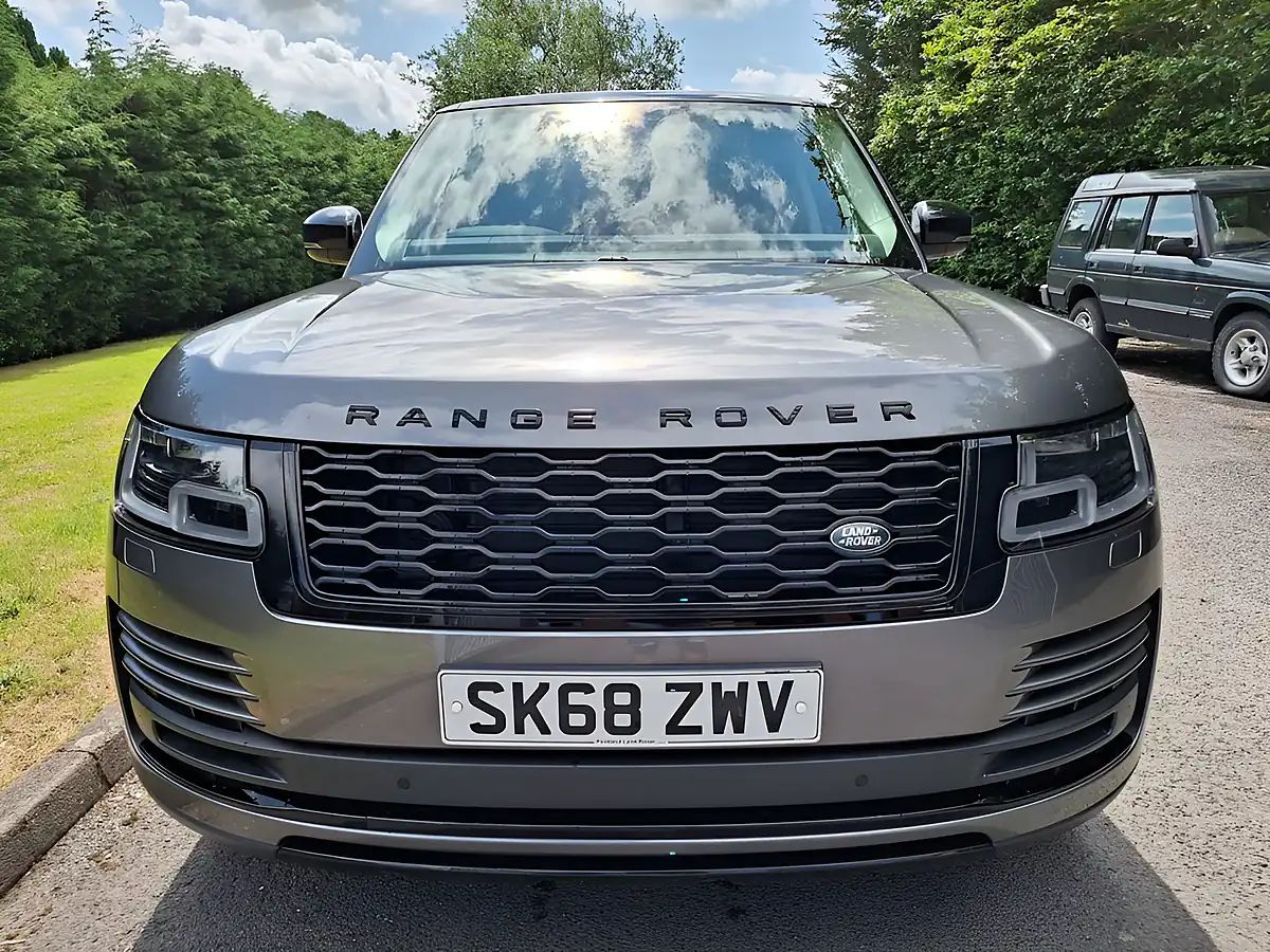 Used 2018 Land Rover Range Rover Vogue Grey - Interior and Exterior details 6