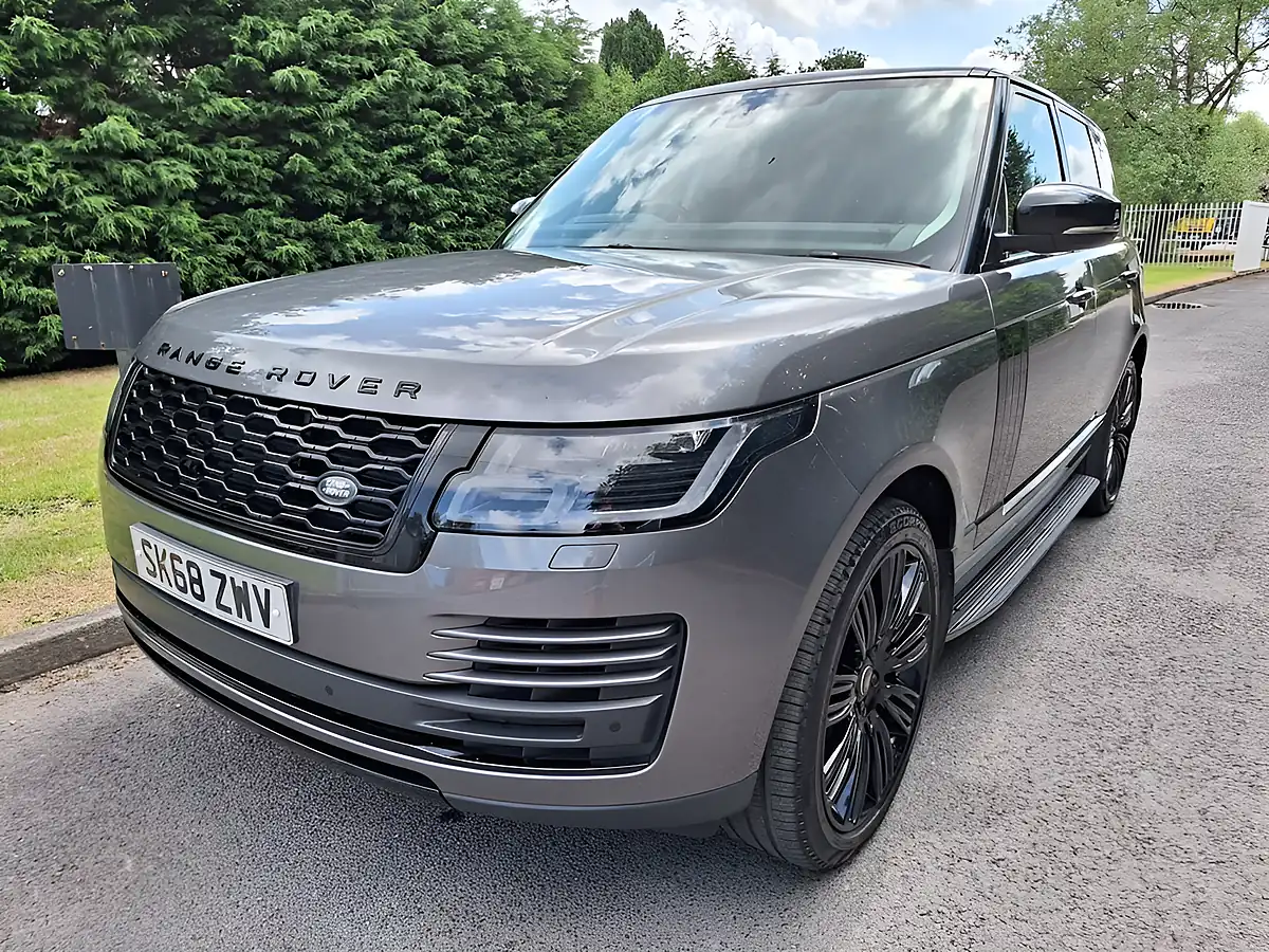 Used 2018 Land Rover Range Rover Vogue Grey - Interior and Exterior details 7