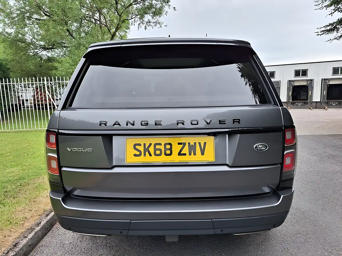 Used 2018 Land Rover Range Rover Vogue Grey - Interior and Exterior details 9
