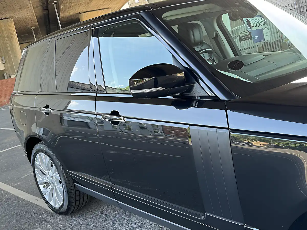 Used 2018 Land Rover Range Rover Vogue Se Black - Interior and Exterior details 10
